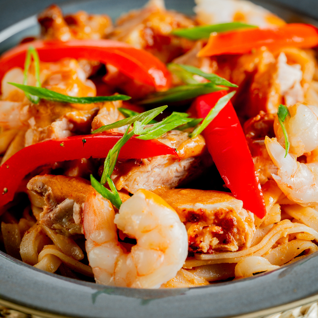 Pad Thai : Chicken & Shrimp on Rice Noodles