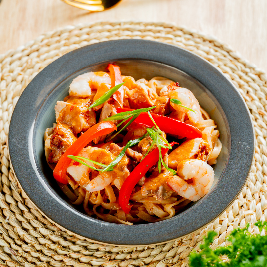 Pad Thai : Chicken & Shrimp on Rice Noodles