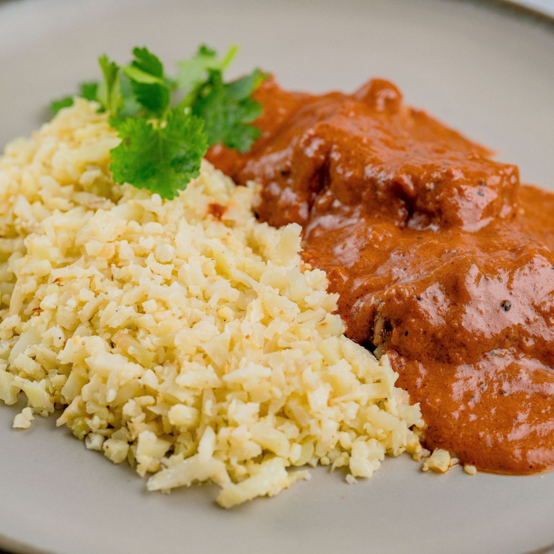 Butter Chicken on Cauliflower Rice - 8g Net Carbs | 29g Protein | 560 Calories - ketolibriyum