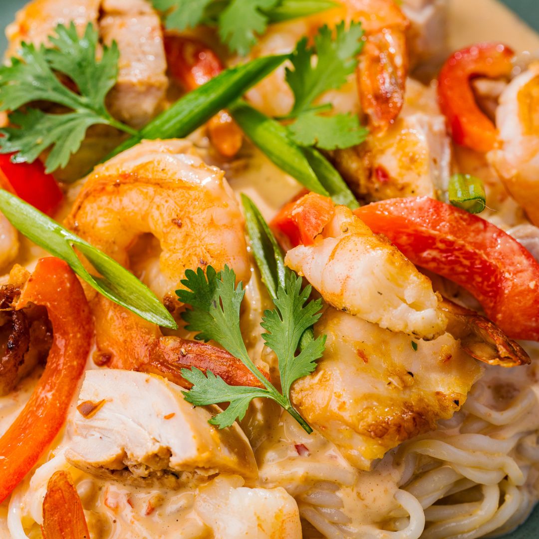 Pad Thai : Chicken & Shrimp- 470 Calories | 7g Net Carb | 35g Total Fat | 29g Protein - ketolibriyum