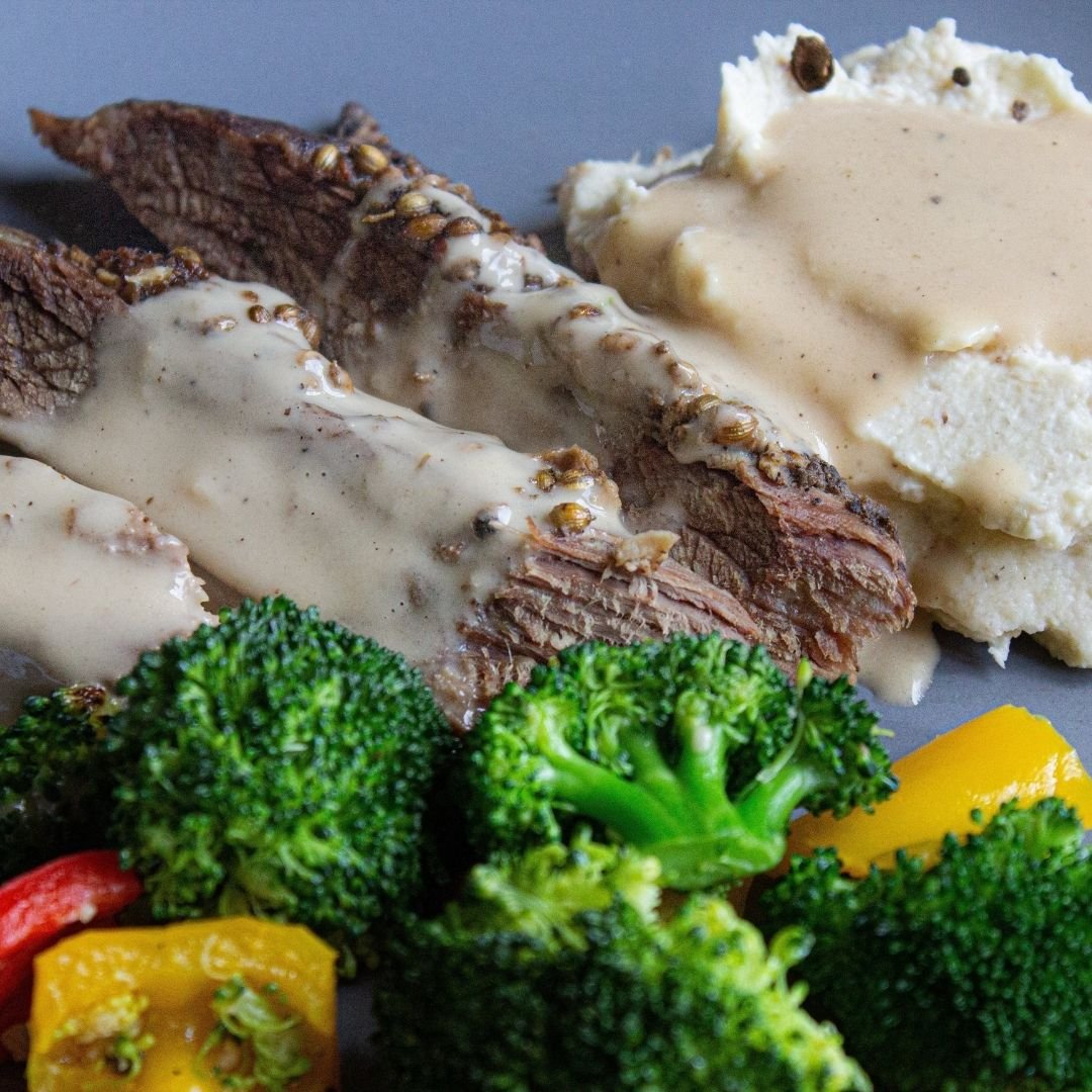 Peppercorn Flank Steak, CauliMash & Veggie Saute - ketolibriyum