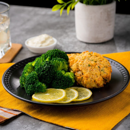 Salmon Fishcakes with Lemon Broccoli & Tartar Sauce - 580 Calories | 9g Net Carb | 47g Total Fat | 30g Protein - ketolibriyum